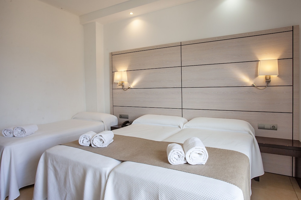 Triple Room, Balcony - Photo 5