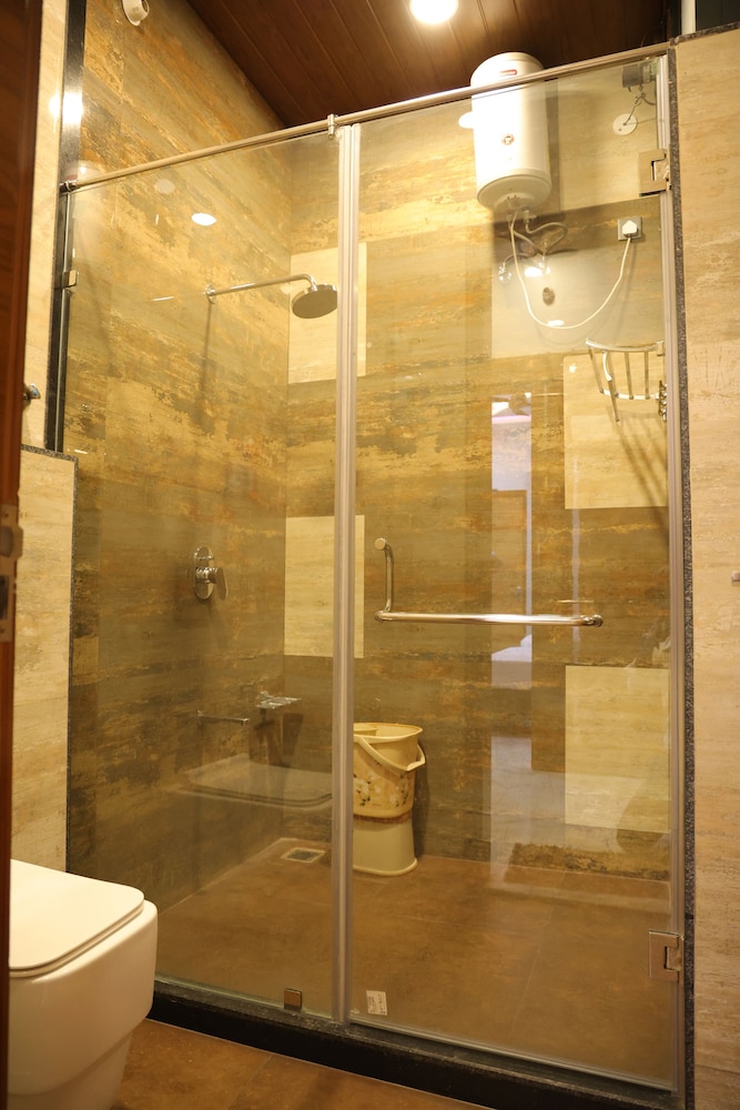Luxury Studio Suite, City View photo 3