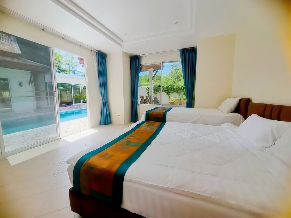 Luxury Villa photo 2