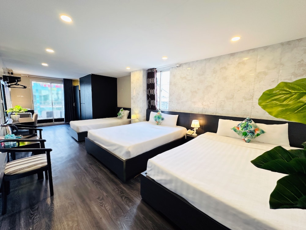 Comfort Room, Multiple Beds