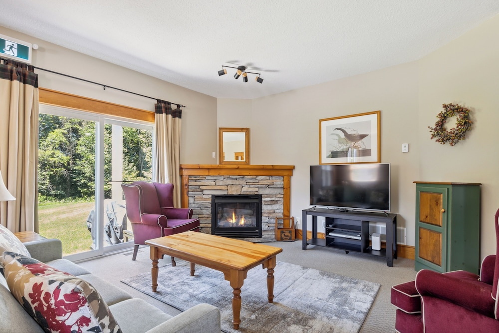 Family Townhome, 2 Bedrooms (126 Snowbridge - No Pets Allowed) photo 1