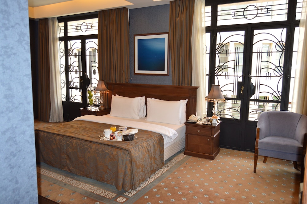 Deluxe Grand Room photo 1
