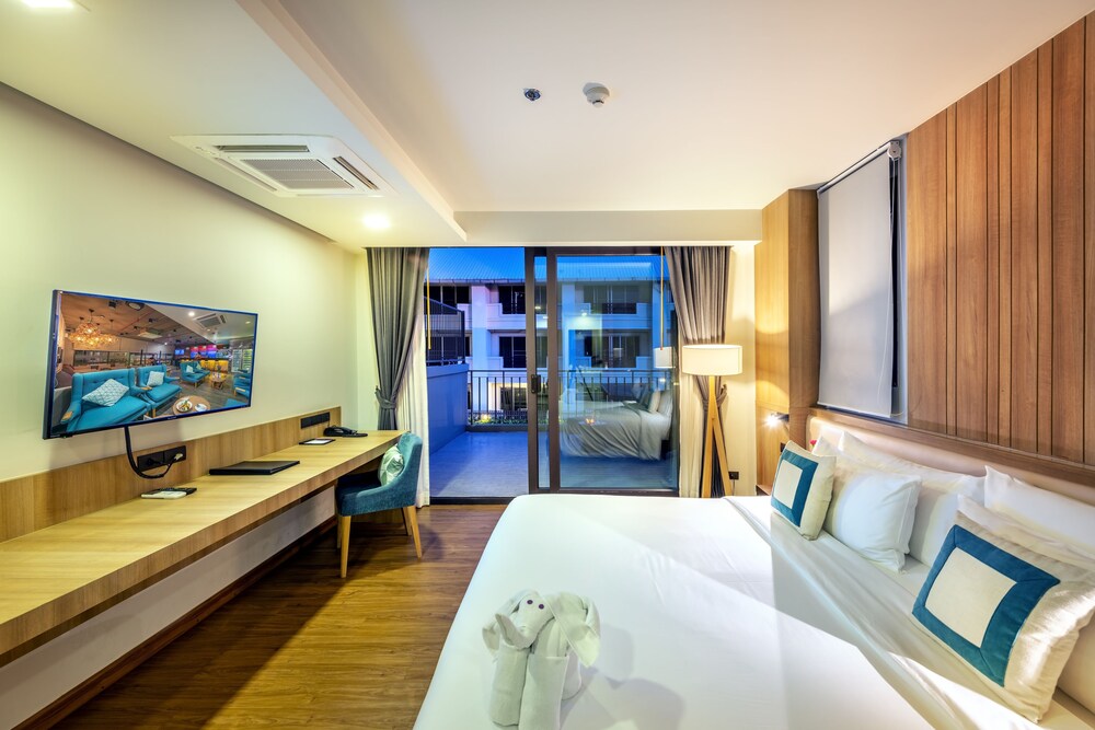 Studio Suite Pool View photo 2