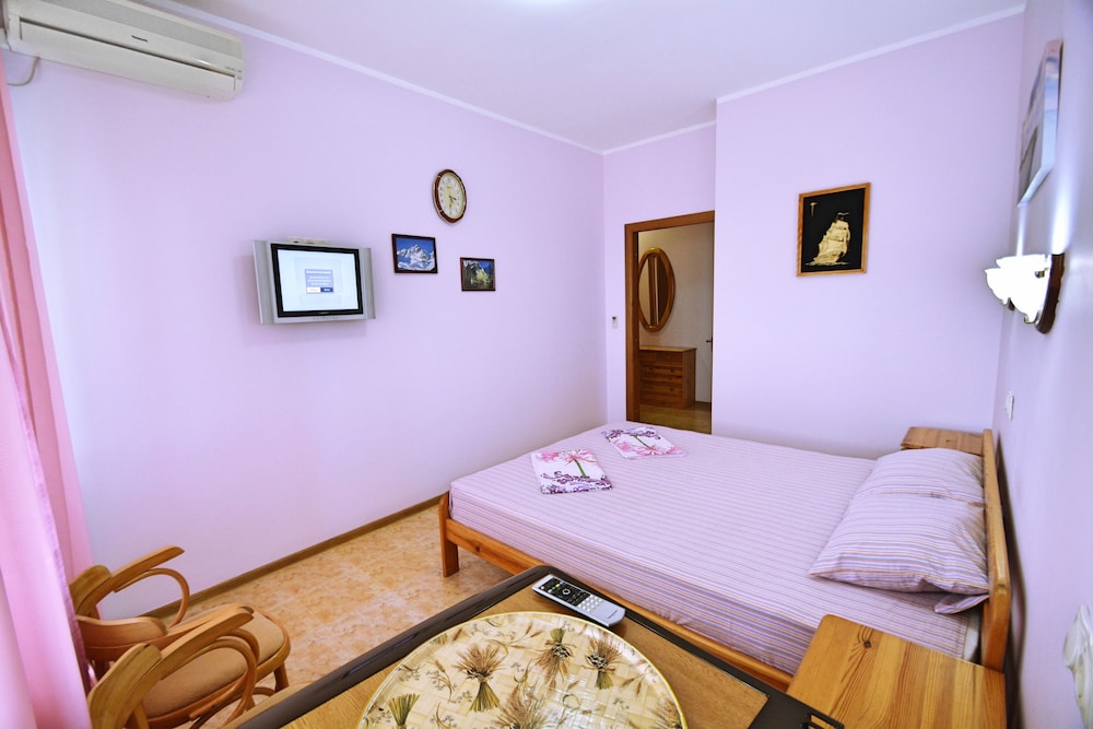 Quadruple Room (2 Balconies) photo 2