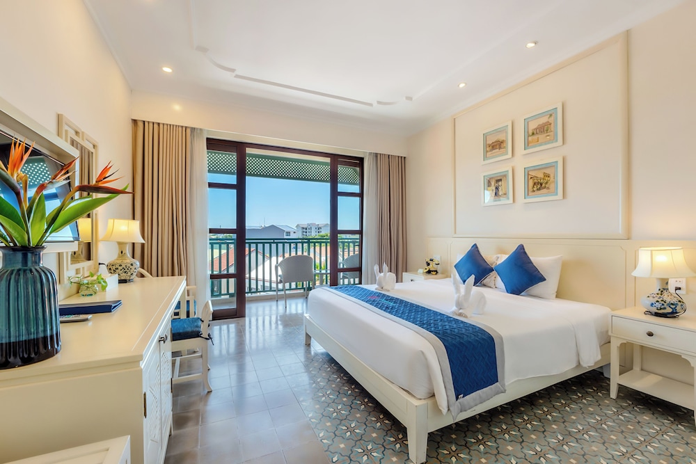 Deluxe, Balcony, Pool View
