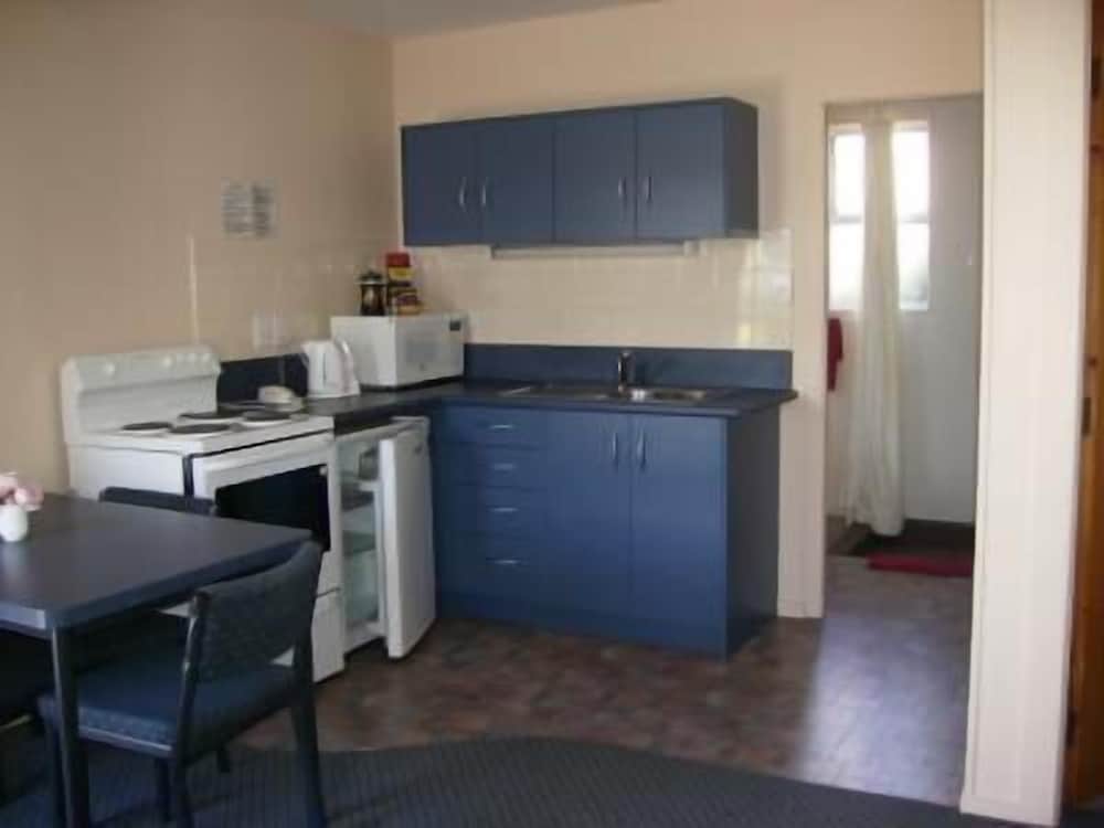 Standard Suite, 2 Bedrooms, Non Smoking, Kitchen (apartment) photo 2