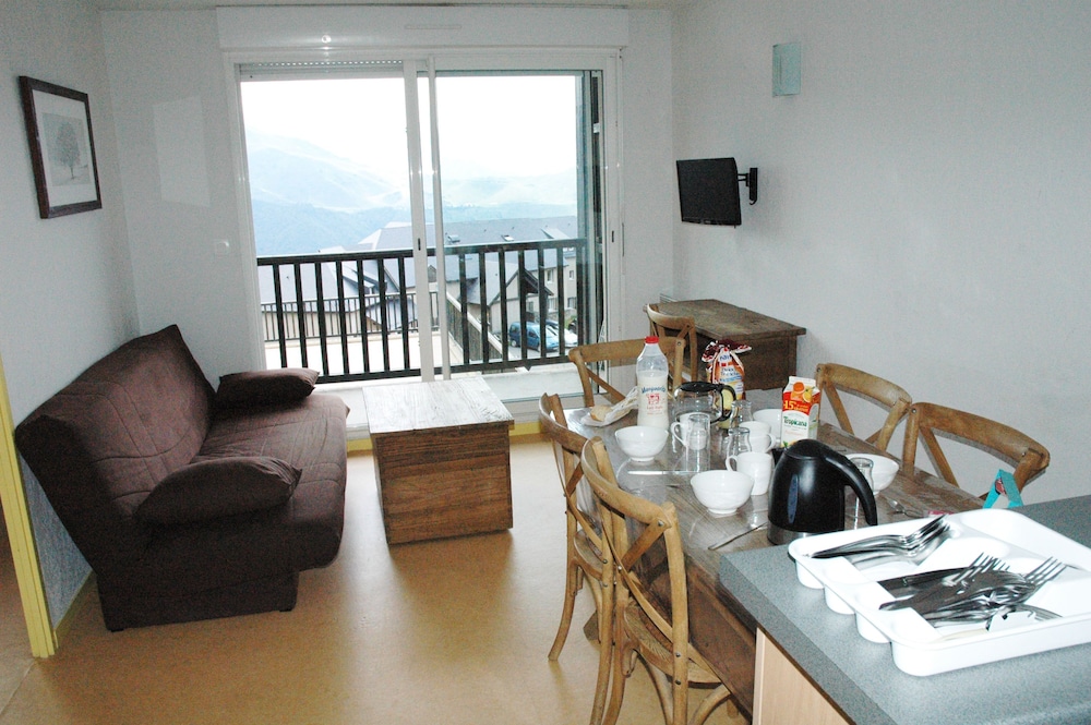 Apartment, 2 Bedrooms, Balcony photo 2