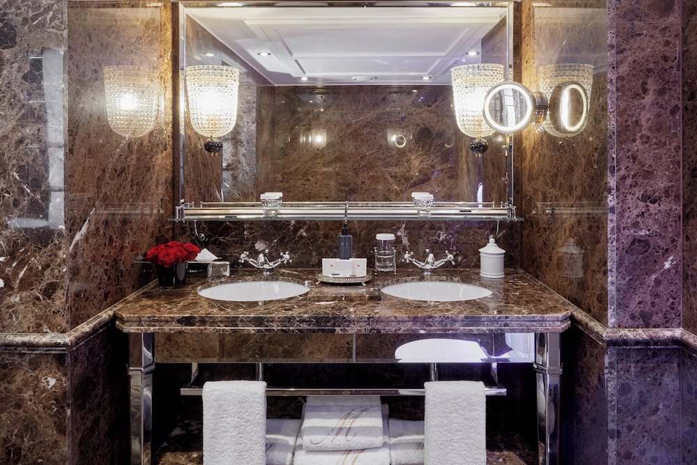 Deluxe Room (King/Twin)