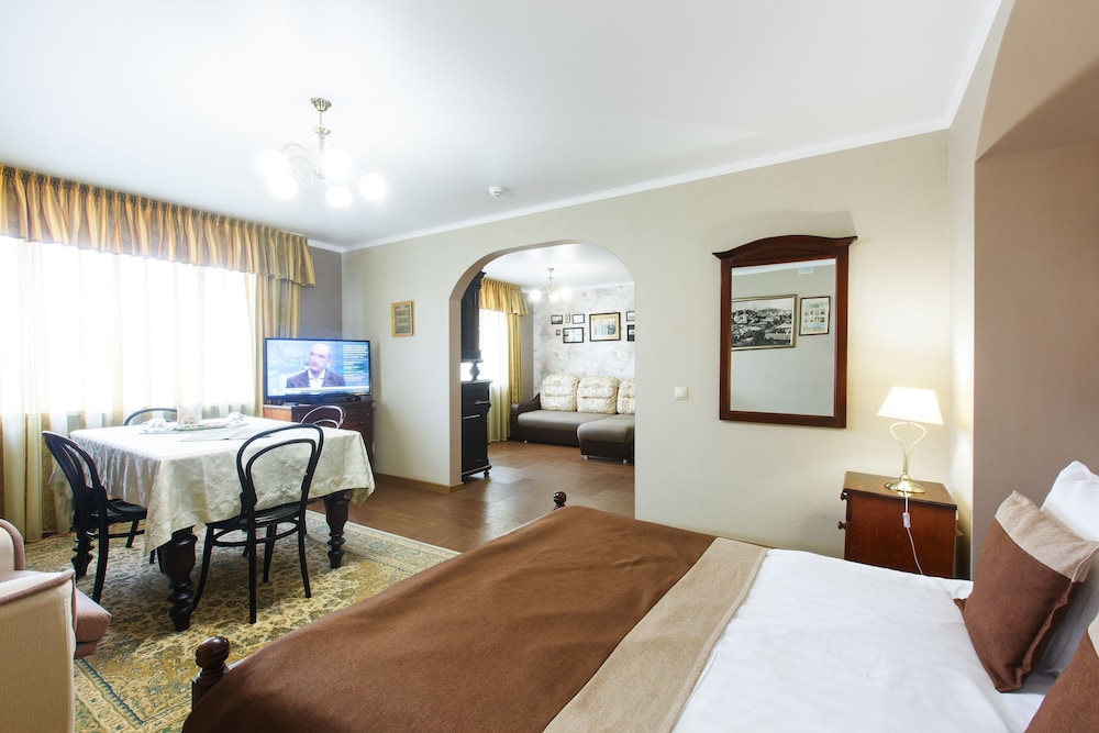 Comfort Triple Room, 1 Queen Bed with Sofa bed photo 1