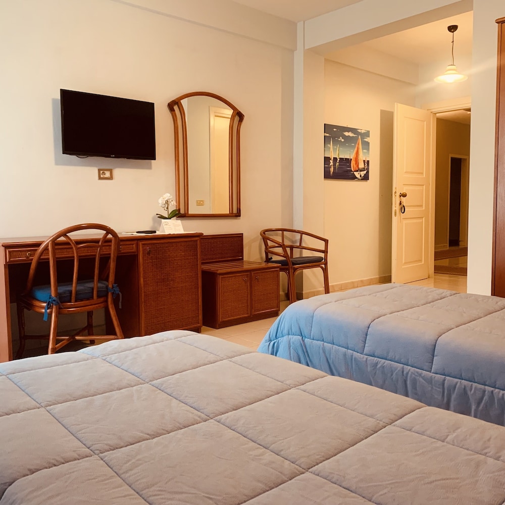 Superior Double or Twin Room, Private Bathroom, Garden Area photo 3