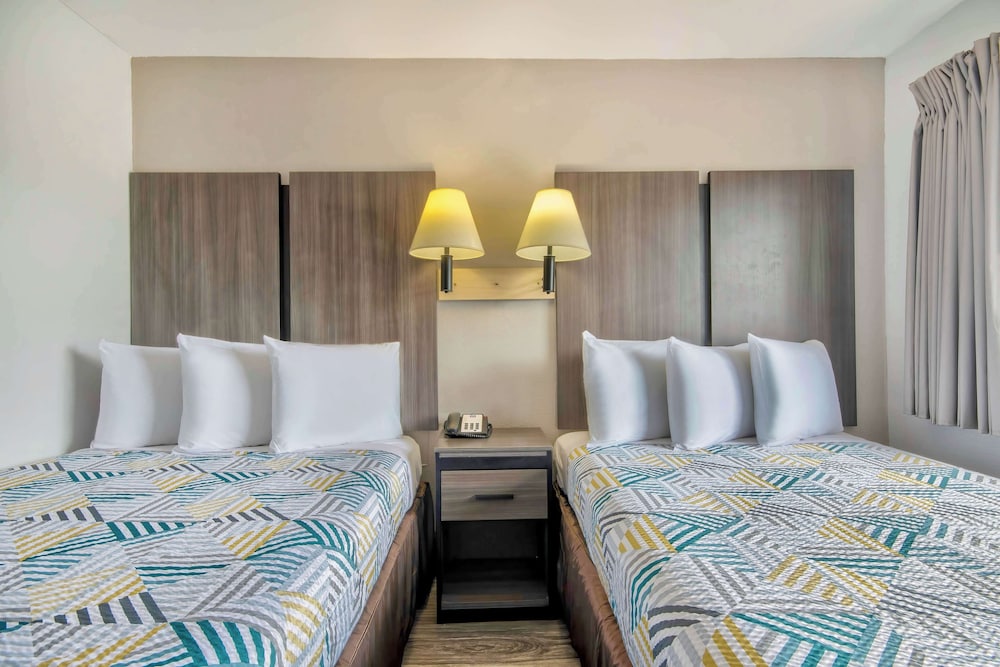 Deluxe Room, 2 Double Beds, Non Smoking, Refrigerator & Microwave