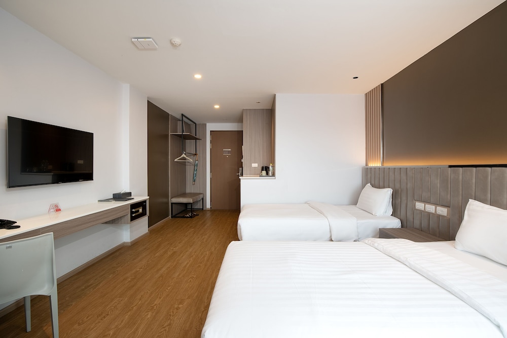 Premium Twin Room - Photo 8