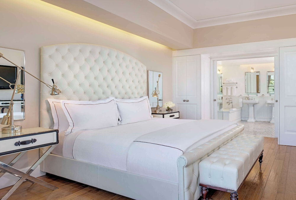 Suite, 1 King Bed, Balcony (Beverly Hills) thumbnail 5
