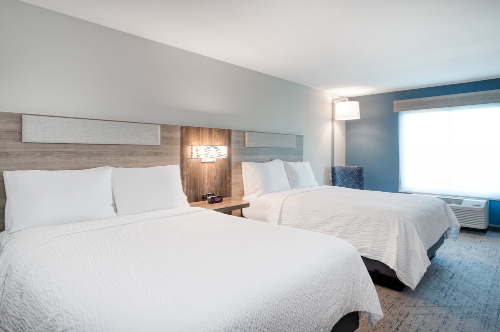 Standard Room, 2 Queen Beds - Photo 5