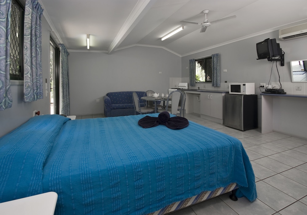 Standard Studio, Non Smoking, Kitchen (DISABLED VILLA) photo 3
