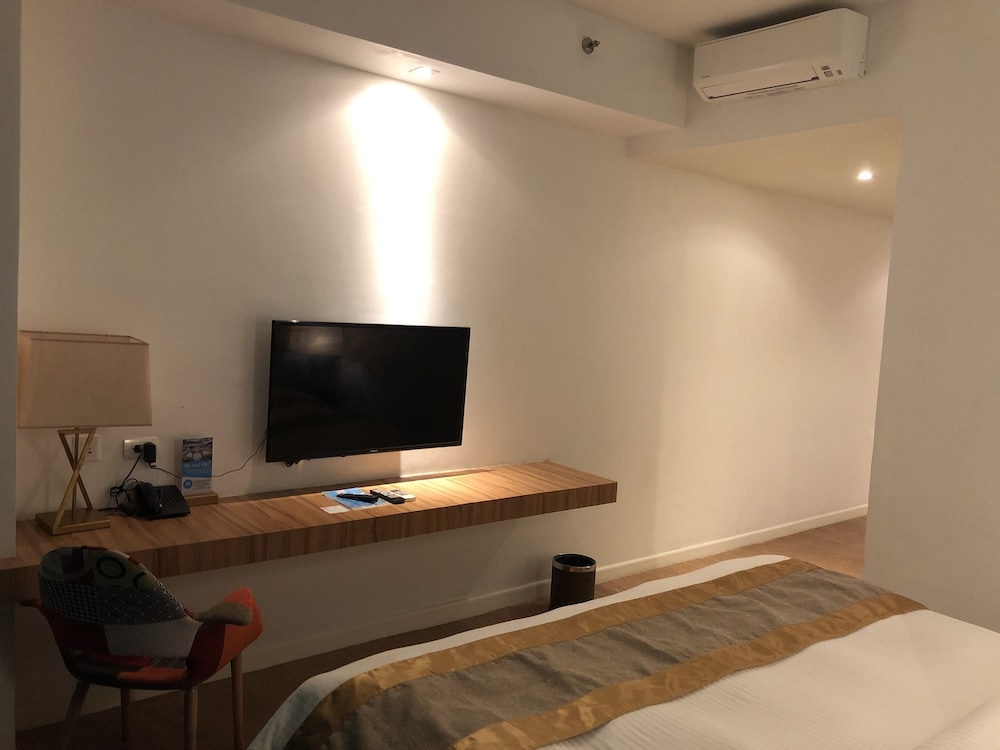 Deluxe King Room photo 1