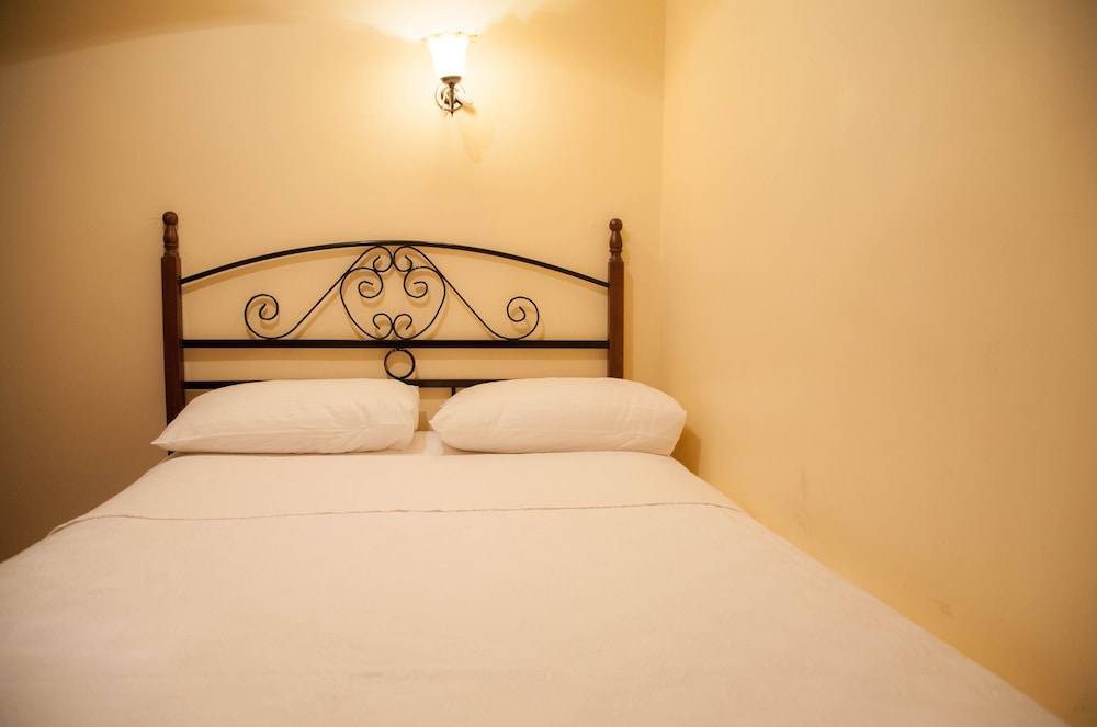 Economy Double Room photo 1