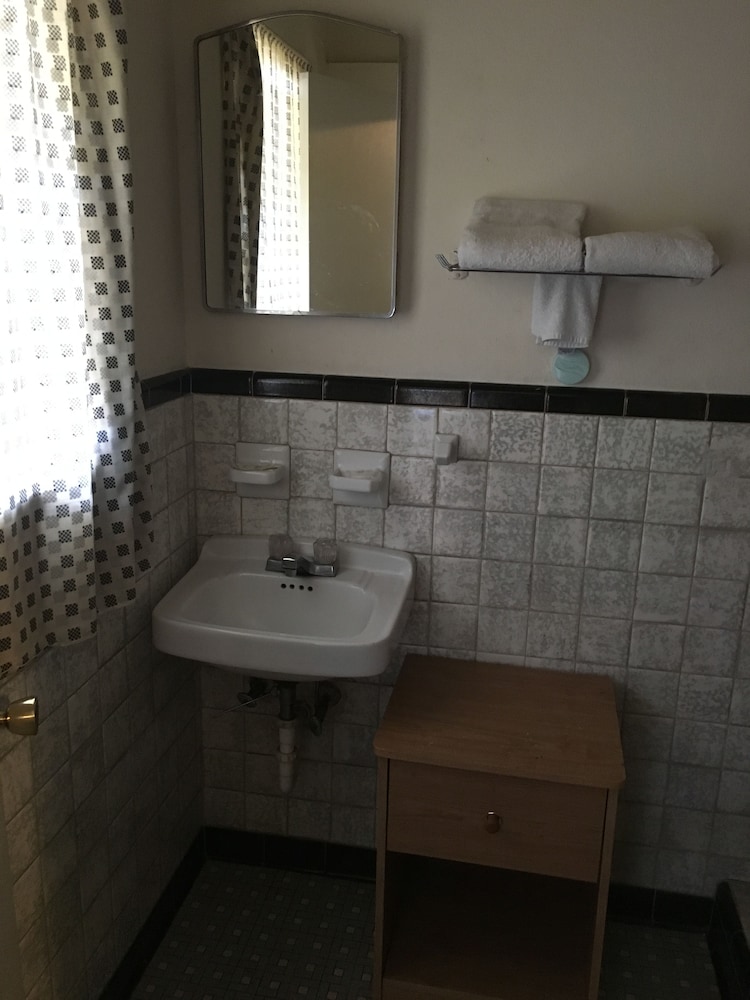 Standard Room (2 Full Beds) photo 2