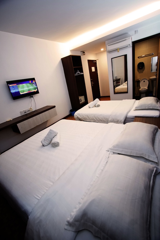 Deluxe Family Quadruple Room - Photo 1