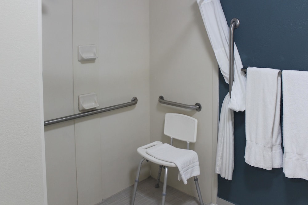 Room, 1 Double Bed, Accessible, Non Smoking - Photo 3