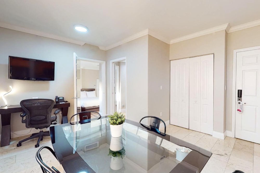 Family Suite, 2 Double Beds - Photo 6