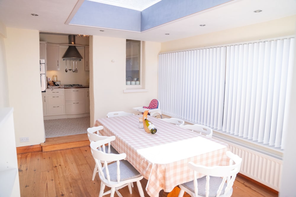 Traditional Cottage, 3 Bedrooms, Mountain View photo 2