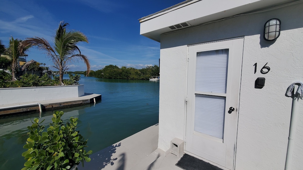 Waterfront Boat House photo 3