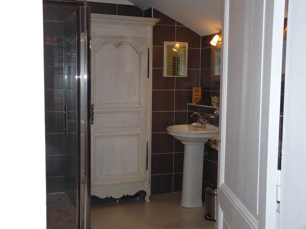 Double Room, Non Smoking (Sable) - Photo 4