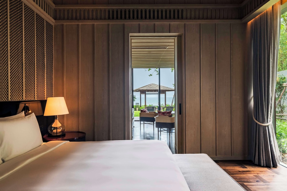 Suite, 1 King Bed (Beachfront) - Photo 1