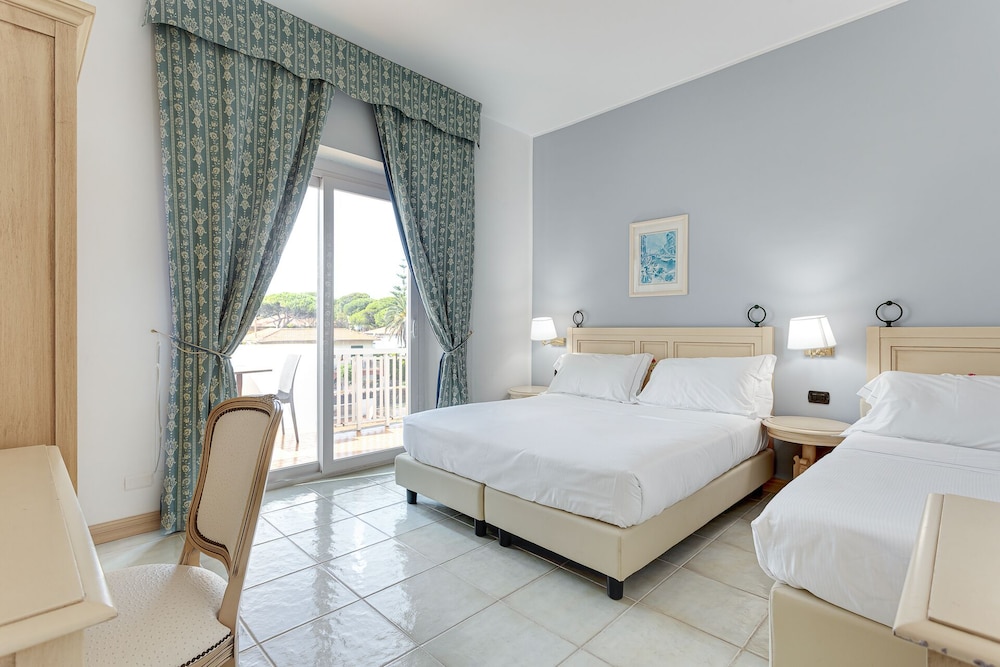 Family Room, 2 Bedrooms (x 3) photo 1
