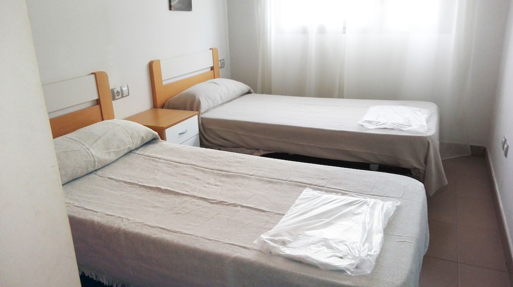 Basic Apartment, 3 Bedrooms, Terrace