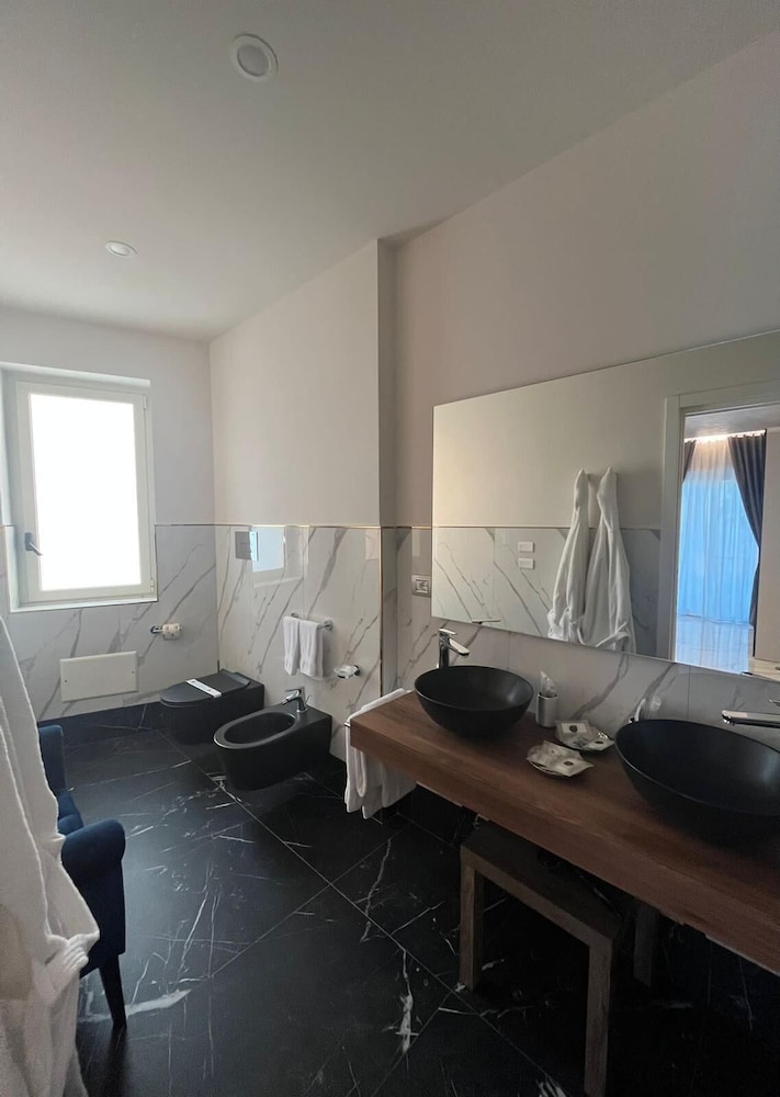 Presidential Suite, Jetted Tub photo 3
