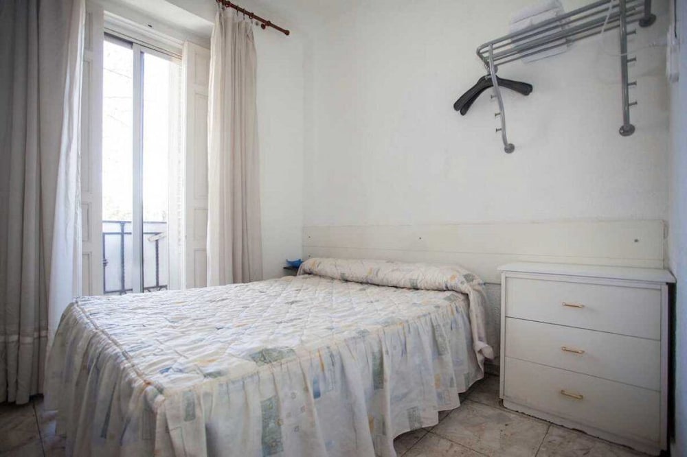 Single Room, Shared Bathroom