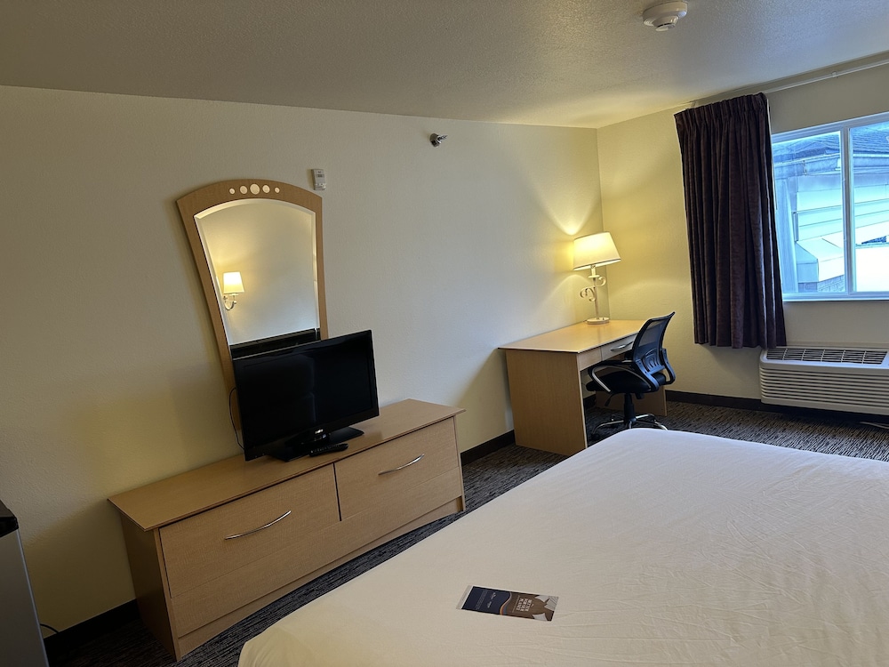 Room, 1 King Bed, Accessible, Non Smoking (Tub with Grab Bars) - Photo 5