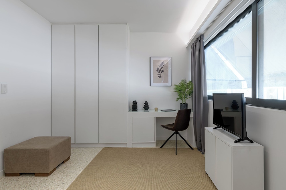 Momo Suites, Acropolis by Aura Homes B photo 1