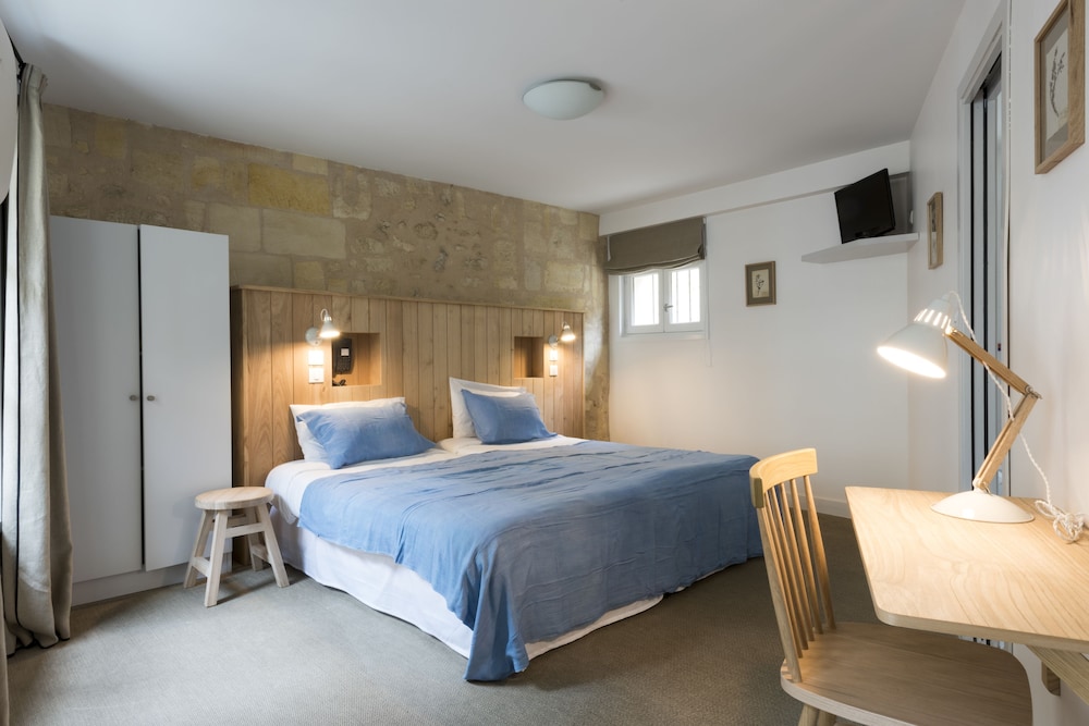 Double or Twin Room - Photo 11