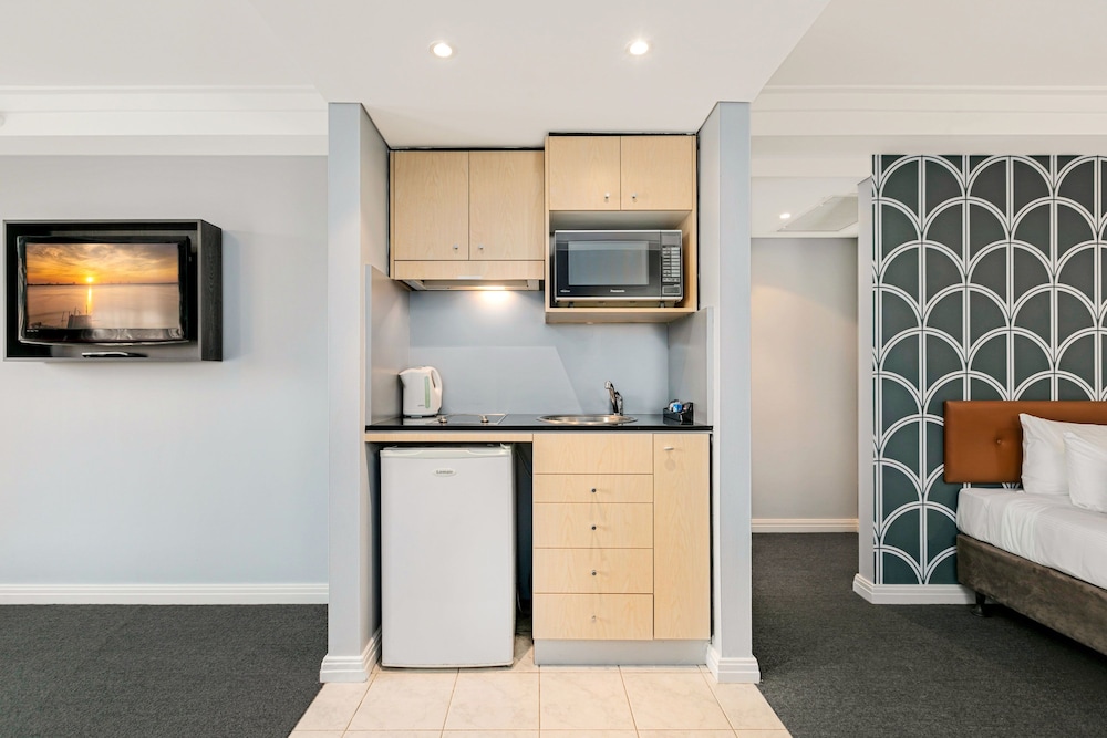 Open Plan Family Suite - Photo 5