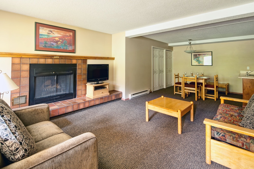 Standard Condo, 2 Bedrooms, Kitchen photo 2