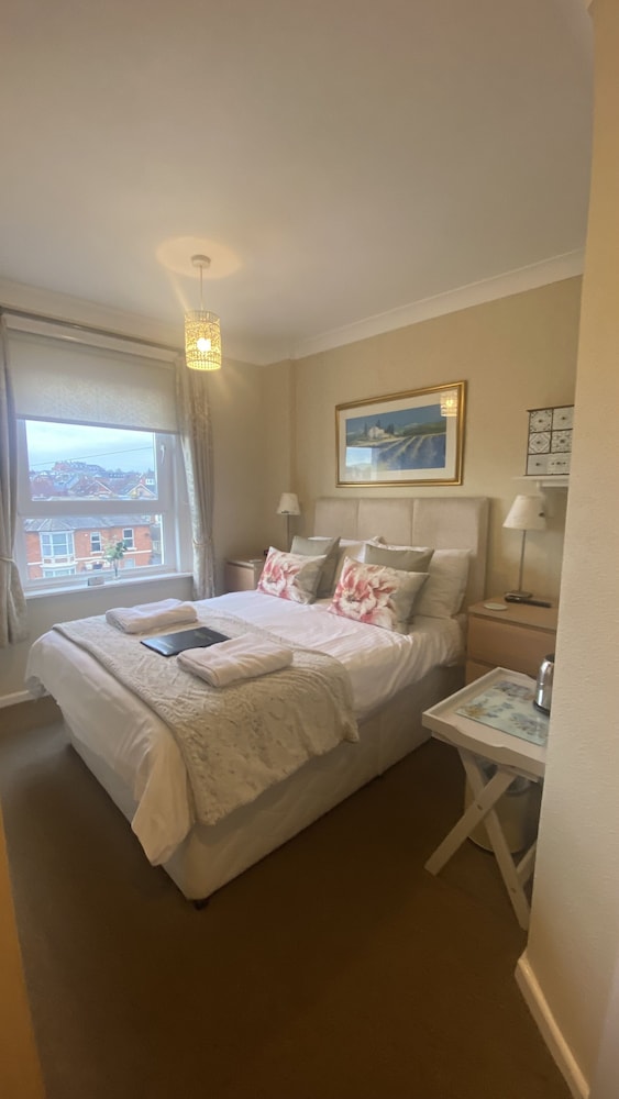 Standard Double Room, Bathtub