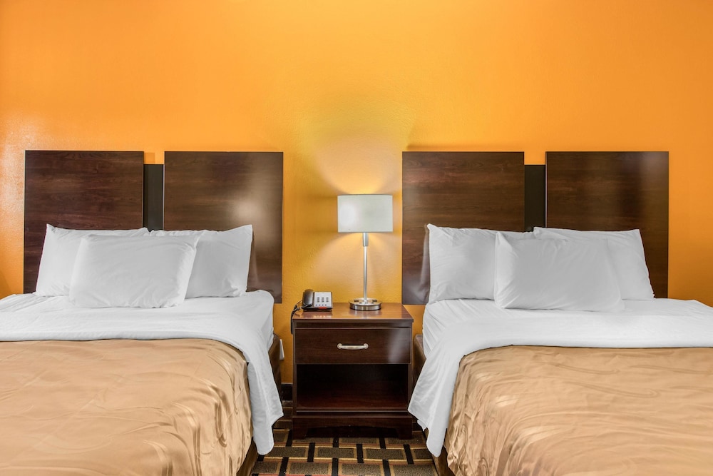 Standard Room, 2 Queen Beds, Non Smoking - Photo 5