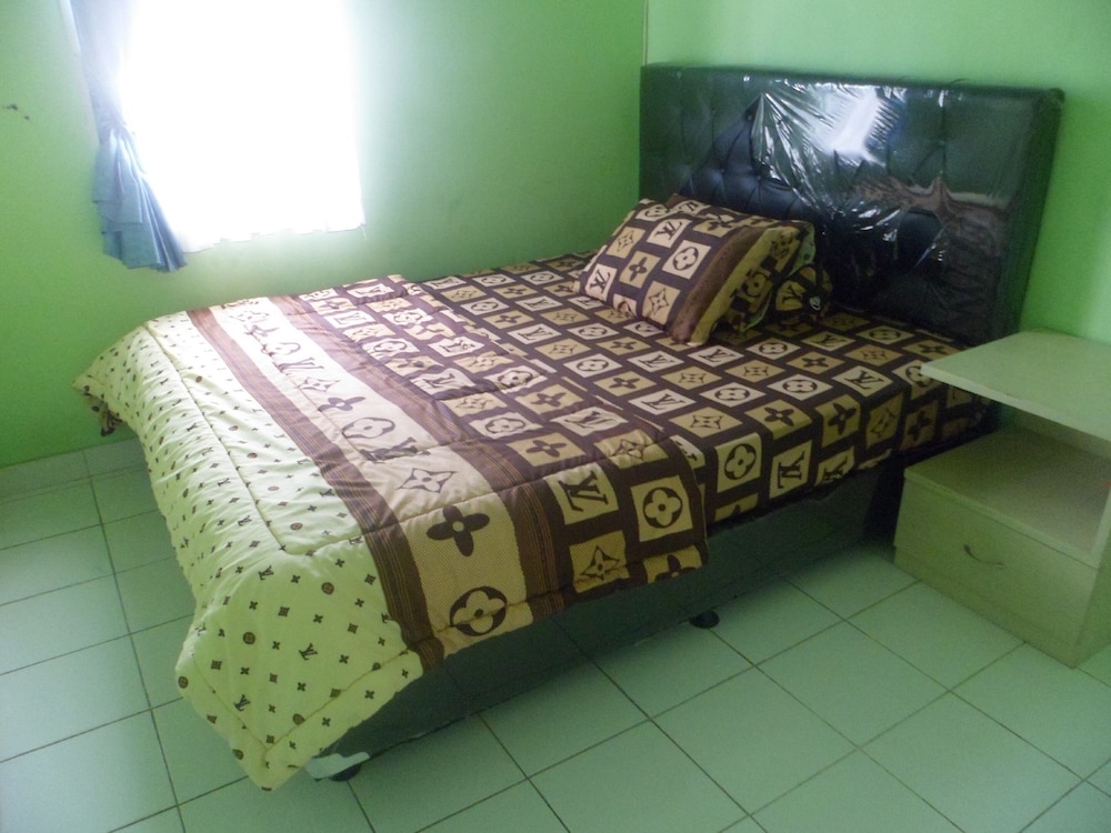 House, 5 Bedrooms photo 1