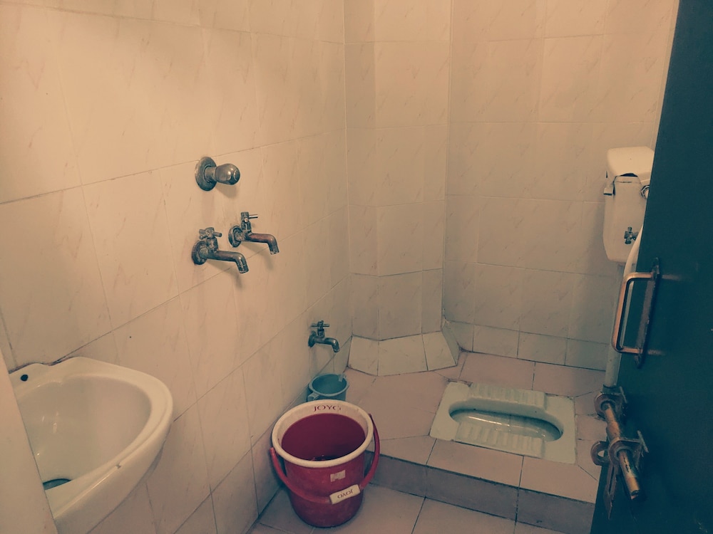 Basic Single Room photo 2