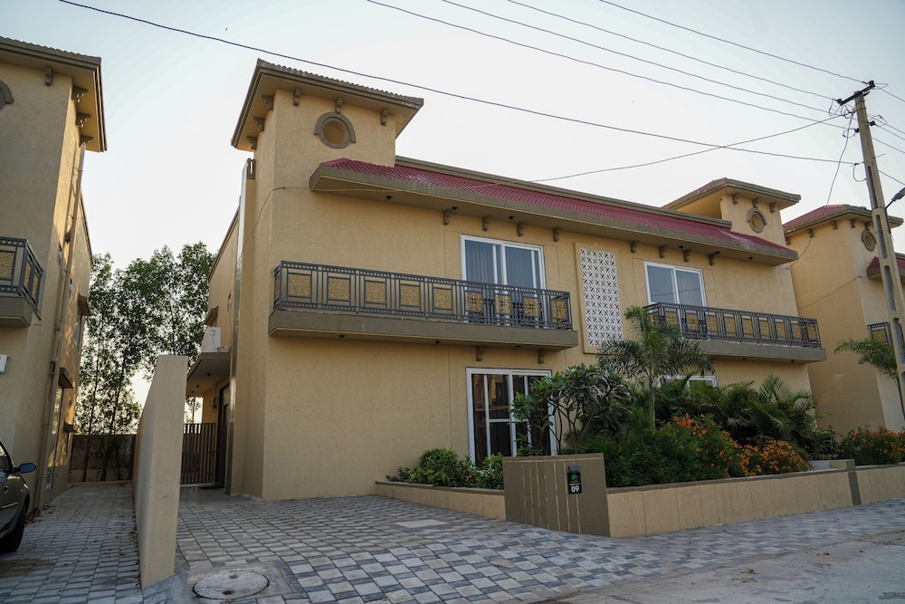 Business Double Room, Garden View