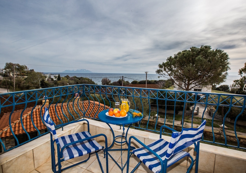 Standard Double Room, Multiple Beds, Sea View photo 3