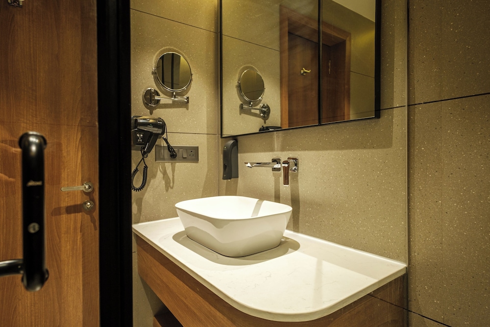 Urban Corner Room - Photo 11