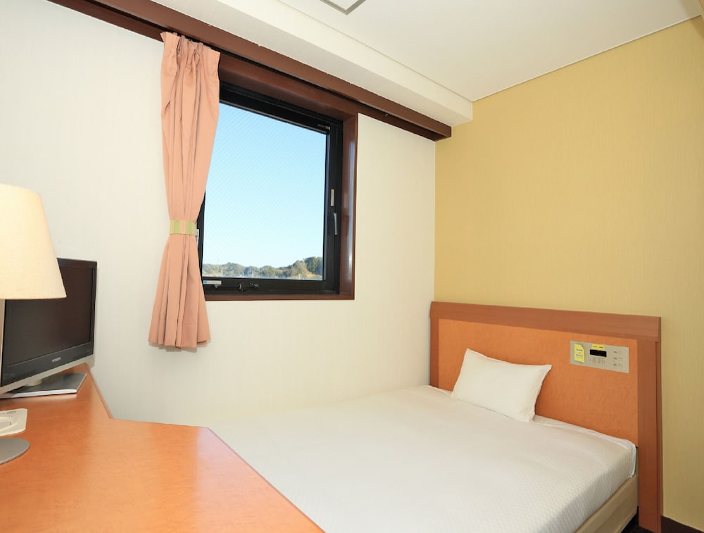 Semi Double Room, Smoking