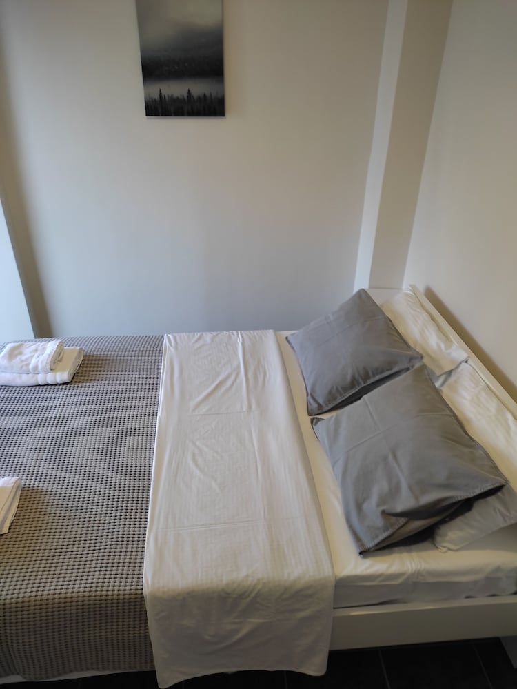 Economy Room, 1 Queen Bed, Courtyard View photo 2