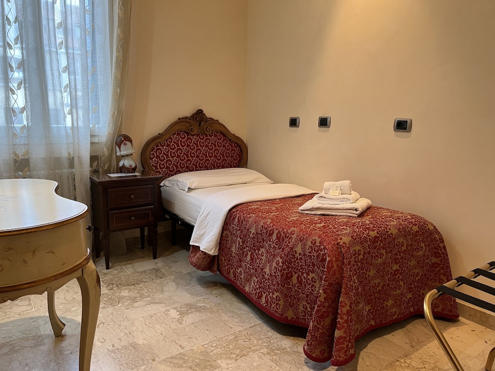 Superior Double Room, Canal View photo 3
