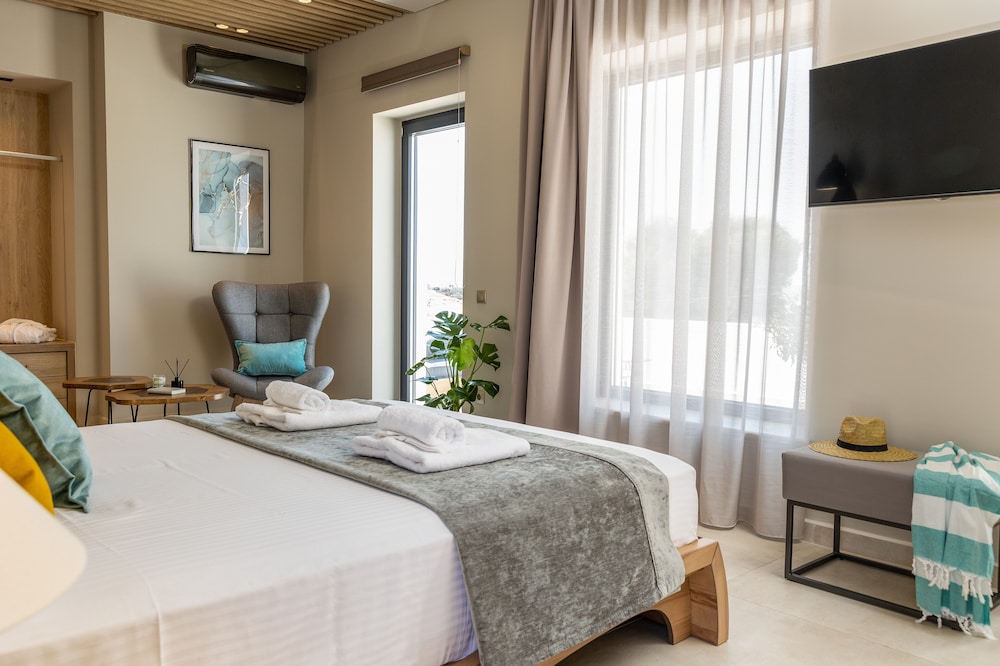 Superior Suite, Sea View - Photo 2