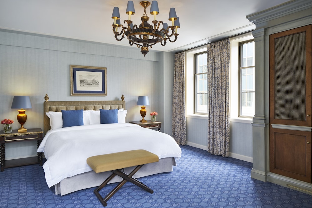 Suite, 1 King Bed - Photo 2